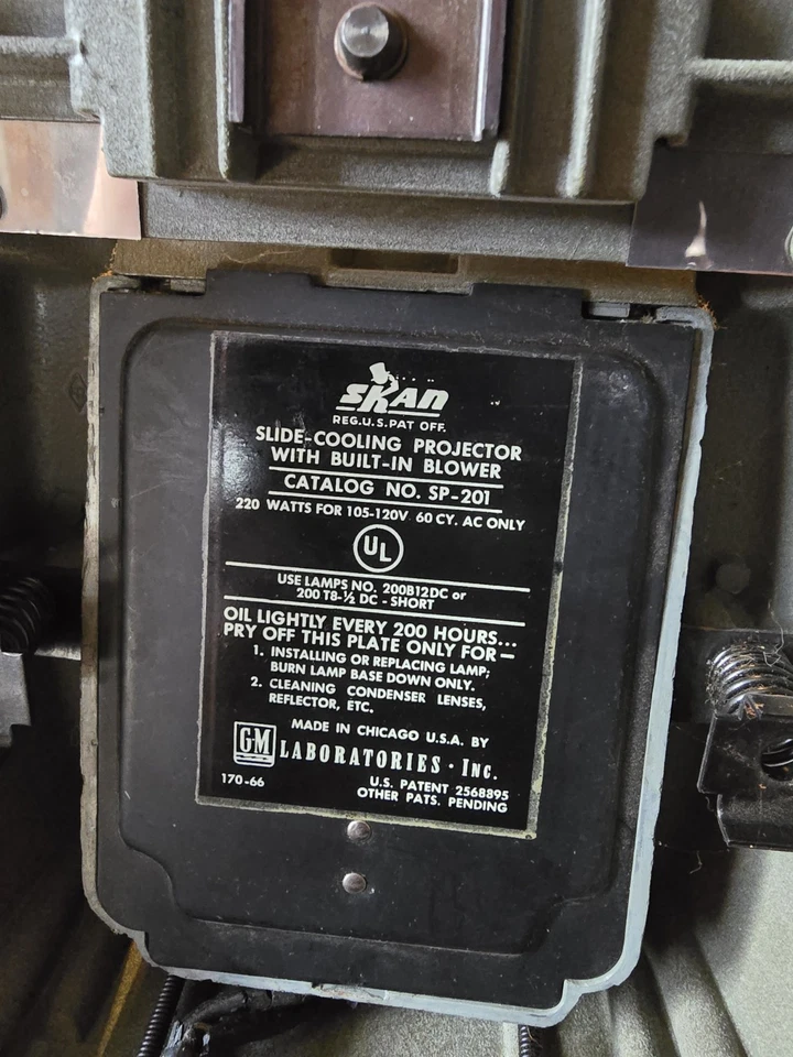 Vintage SKAN Slide Projector SP-201 / 170-66. Built In Cooling Blower. Powers Up - Image 1 of 4