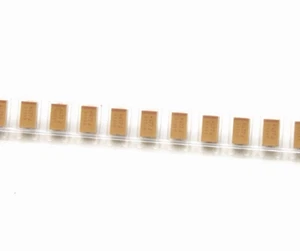 (25pcs) 470uF 6.3v 20% AVX Tantalum Capacitor Low ESR ROHS TPSE477M006R Reel - Bild 1 von 3