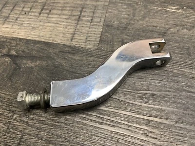 Soporte de clavija trasera derecha Harley Davidson Dyna Low Rider Super Glide OEM montaje Foto 1 de 4