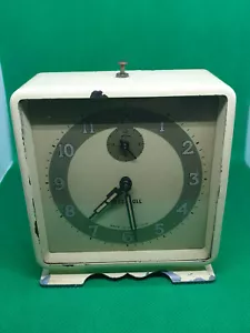 un raro reloj despertador vintage Ingersoll en estuche de esmalte amarillo pálido, manos negras. - Imagen 1 de 8