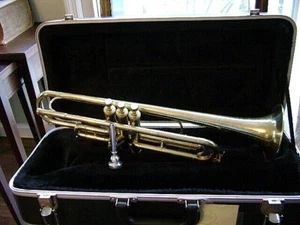 KING VINTAGE "MASTER TRUMPET" IN BRASS, SMALL BORE (RARE) B flat to A - Picture 1 of 12