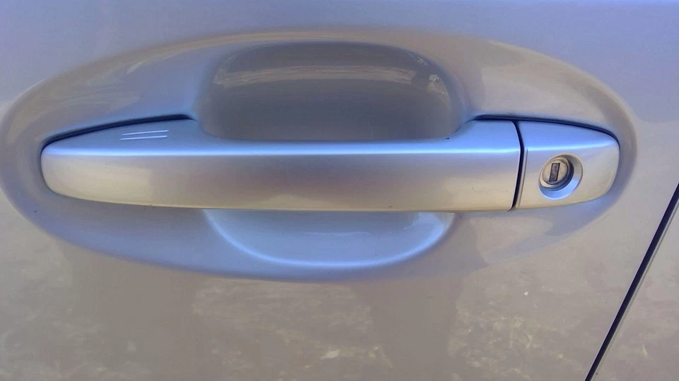 Conjunto de manija de puerta delantera lado del conductor izquierdo Toyota Prius V 1,8 L 12-18 OEM Foto 1 de 1