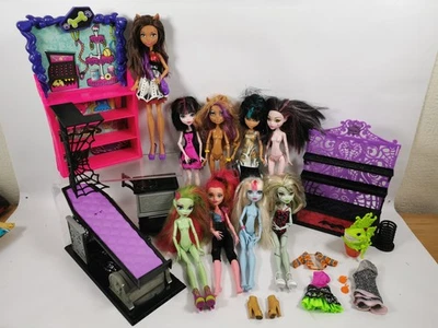 Monster High Doll Bundle Draculaura, Clawdeen, Cleo, Venus, C.A.M & Accessories  - Image 1 of 4
