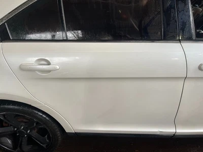 2010-2019 Ford Taurus Rear Passenger Door Assembly White UG Has Some Wear Oem Foto 1 de 4