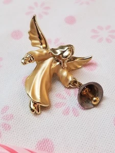 Vintage Gigi Giusti signierter Engel mit Glocke gebürstet goldfarben Anstecknadel Brosche - Bild 1 von 5