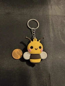 3D ENTZÜCKENDER SCHLÜSSELANHÄNGER HONIGBIENE AUS PVC (C4) - Bild 1 von 2