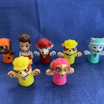 Lote de 7 marionetas de dedo de plástico Paw Patrol Chase Skye Ryder escombros Everest Zuma Foto 1 de 4