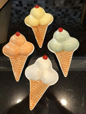 Conjunto de 4 sorvetes de sobremesa Williams Sonoma cerâmica em forma de cone - Imagem 1 de 4