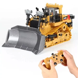 Huina 1554 Radio Controlled bulldozer RC truck construction vehicle tracked - Picture 1 of 9