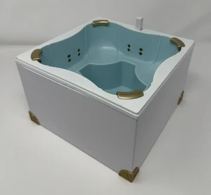 Maison de poupée Rainbow High baignoire jets bain à remous baignoire blanc or convient à Barbie - Photo 1/14