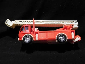 Welly Mercedes-Benz 1422 Rotary Ladder Fire Truck HO or O Gauge Scale  7" - Picture 1 of 10