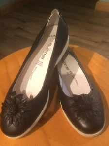 Flexus by Spring Step Women's Black Leather Flats Slip On Floral Detail Shoes 40 - Picture 1 of 7