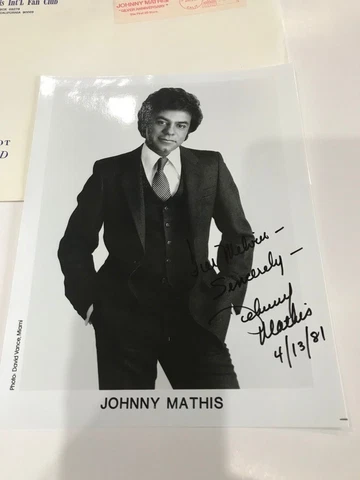 JOHNNY MATHIS 1981 AUTOGRAPH AUTOGRAPHED SIGNED 8 x 10 PHOTO Cover