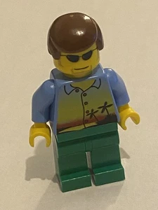 LEGO Sunset and Palm Trees Male Green Legs Ref cty0305 Book  9781409309321 - Picture 1 of 1