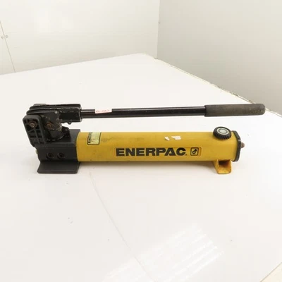 Bomba manual hidráulica ligera de dos velocidades Enerpac P392 10.000 PSI Foto 1 de 4