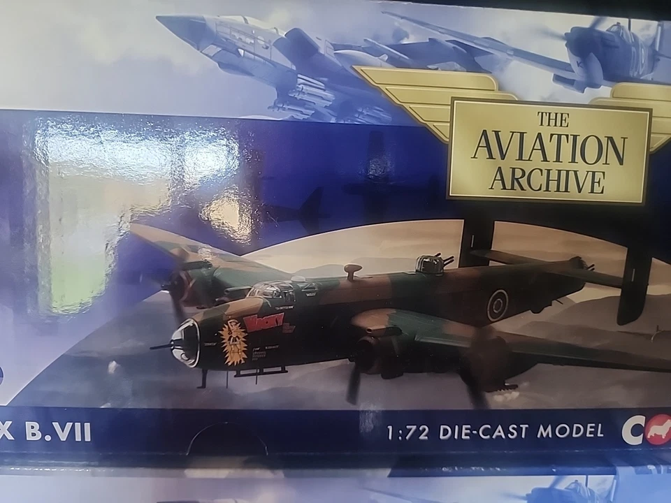 Corgi 1/72 AA37208 Handley Page Halifax B.Mk VII Vicky the Vicious Virgin - En caja original Foto 1 de 1