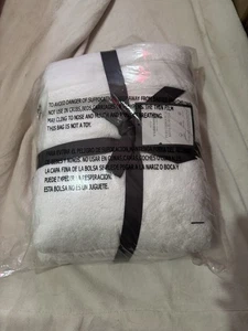 Threshold Performance Bath Towels Set Of 2 NWT True White 30x54” - Picture 1 of 5