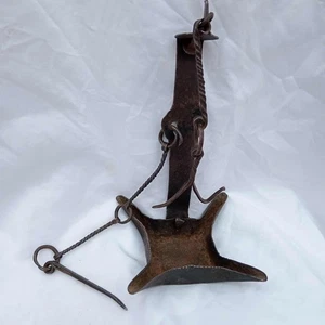 PRIMITIVE OIL LAMP HAND WROUGHT IRON GREASE BETTY FAT LAMP EARLY LIGHTING RARE 7 - Picture 1 of 21