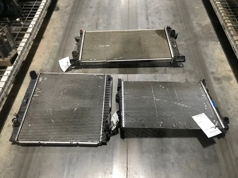 Radiador GMC Canyon 2015-2022 85 k OEM Foto 1 de 3