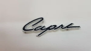 FORD CAPRI MK1 TARGHETTA SCRITTA STEMMA SCRIPT LOGO EMBLEM NUOVA ORIGINALE NEW - Foto 1 di 6