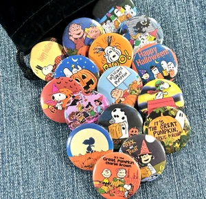Peanuts 1.25" Pinback Buttons Charlie Brown Snoopy Great Pumpkin Halloween Pins - Picture 1 of 10