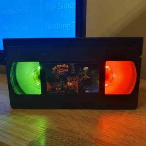 80er Klassiker LED VHS Videokassette Lampe Geburtstag Weihnachten Geschenkideen Retro Licht - Bild 1 von 259