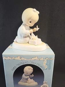 Precious Moments PM-831 Members Only 1983 "Dawn's Early Light" Girl W/Kitten Box - Picture 1 of 10