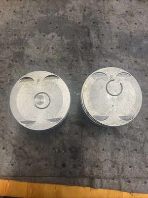 2005-2013 Kawasaki Brute Force 650 Piston Left & RIght Pistons 13029-0001 OEM Foto 1 de 4