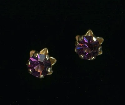 Pendientes solitario de circonita cúbica de cristal púrpura redondo de 4 mm de oro amarillo macizo fino de 14K *JI Foto 1 de 2