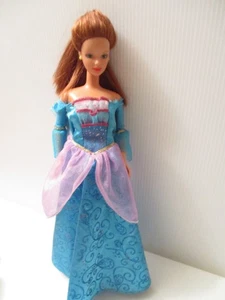 Vestido vintage de pelo rojo Barbie Midge muñeca Mattel 1991 azul flores primavera - Imagen 1 de 4