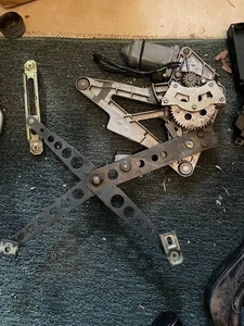 126 720 13 46 L. F. W126 Window Regulator W/Motor Brose - Picture 1 of 2
