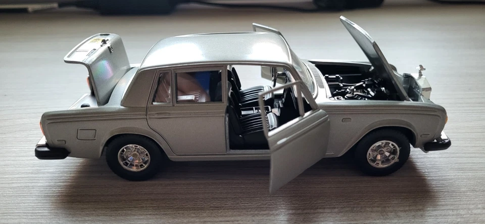BBURAGO Rolls Royce Silver Shadow II 0134 1:24 - Immagine 1 di 4