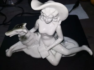 Porzelanfigur Frau nit Hund 24x16 cm von ca. 1920 - Bild 1 von 6