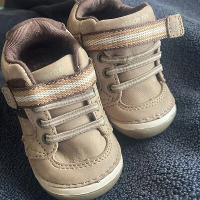 Sapatos Stride Rite bebê marrom tamanho 18 meses - Imagem 1 de 4