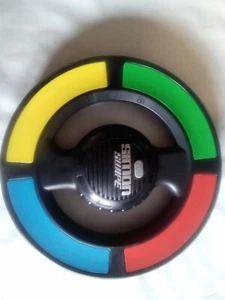 Juego Simon Swipe de Hasbro 4 Juegos 16 Niveles Luces Sonidos Memoria Edades 8+ - Imagen 1 de 4