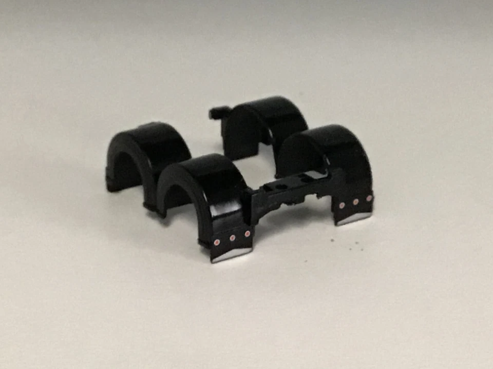 DCP 1/64 PETERBILT 359/379/389 BLACK SHOW REAR FENDERS 6 RED LIGHTS - Image 1 of 1