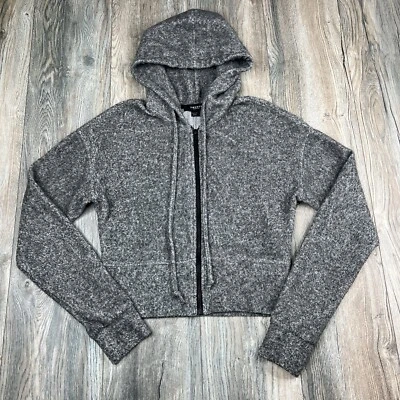 Sudadera con capucha Twenty Montreal manga larga recortada cremallera completa para mujer talla pequeña gris” Foto 1 de 4