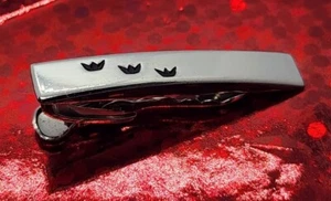 Vintage Hickok USA TIE BAR CLIP CLASP STAY Silver Tone 3 Triple Crowns Curved - Picture 1 of 6