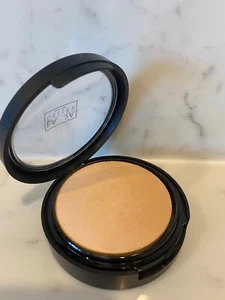 LAURA GELLER DOUBLE TAKE VERSATILE POWDER FOUNDATION .35 oz~GOLDEN MED *FLAWED - Picture 1 of 4