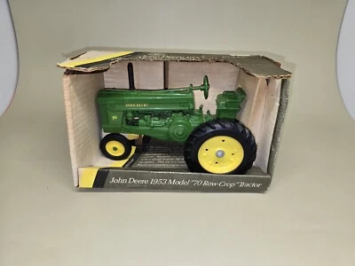 Tractor verde de juguete ERTL John Deere - # 5611 - Modelo 70 filas de cultivo - escala 1/16 Foto 1 de 4