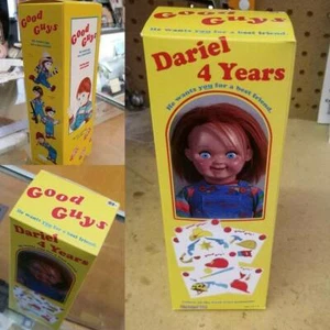 Personalisierte Chucky Boxen 8""H x 3""L x 2""W Puppe nicht enthalten - Bild 1 von 2