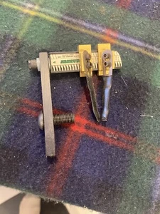 VINTAGE ADJUSTABLE MARTIN ARCHERY ARROW REST - Picture 1 of 7