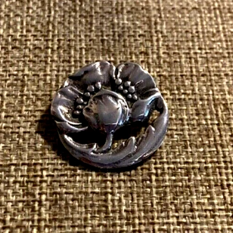 ANTIQUE 1890'S PIERCED STERLING SILVER ART NOUVEAU BUTTON BEAUTIFUL FLOWER ~ 1 " Cover