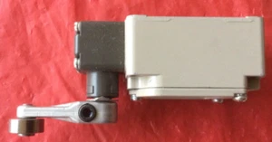 OMRON WLCA2-2Y Limit Switch - Picture 1 of 2