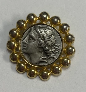 Broche prendedor vintage KJL con motivo de moneda griega romana Kenneth Jay Lane - Imagen 1 de 5