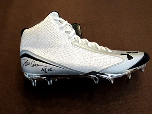 DAVE CASPER HOF 02 OAKLAND RAIDERS SIGNED AUTO UNDER ARMOUR CLEAT BECKETT BEAUTY - Picture 1 of 6