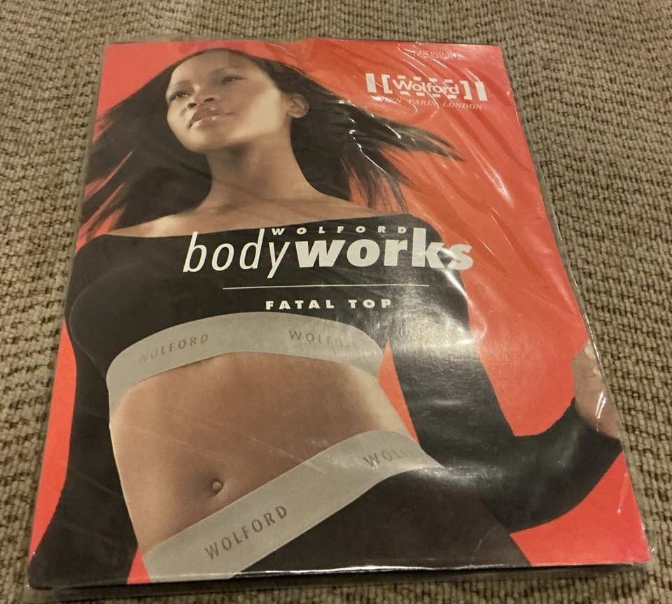 Top corto Wolford Bodyworks Fatal Glamour negro Kylie Jenner mediano gimnasio fitness Foto 1 de 4