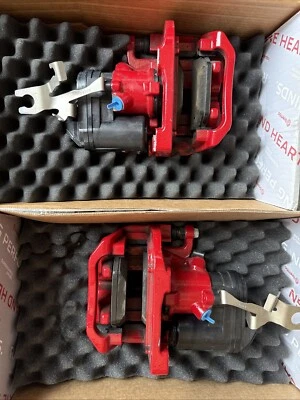 PINZAS DE FRENO TRASERAS ELECTRÓNICAS OEM 2021-23 TOYOTA SUPRA GR A90 3,0 L CON PASTILLAS Foto 1 de 2