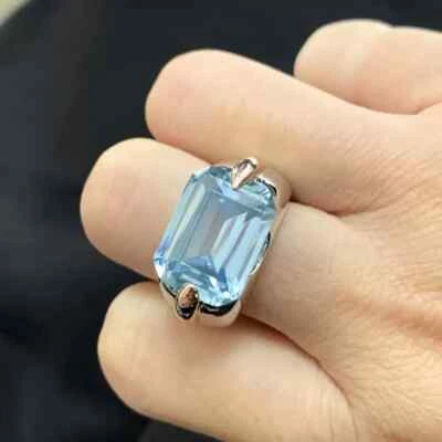 Anillo de cóctel audaz de zafiro creado en laboratorio corte esmeralda de 14 quilates de oro blanco de 14 k Foto 1 de 4