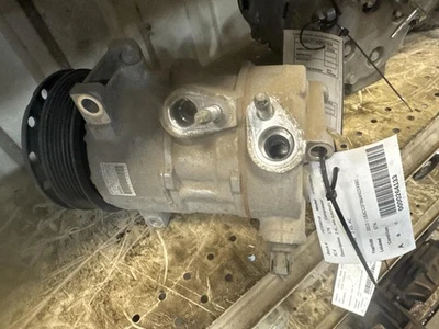 Compresor de aire acondicionado usado se adapta a: Dodge Avenger 2010 2,4 L sin control automático de temperatura Foto 1 de 4